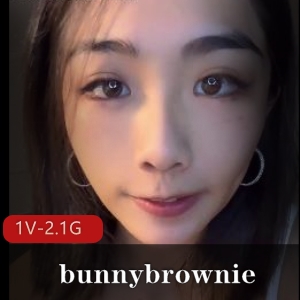 台湾S妹bunnybrownie火爆作品合集，用嘴吞金表情大神男主女主迎接，OnlyFans订阅享受自拍乐趣